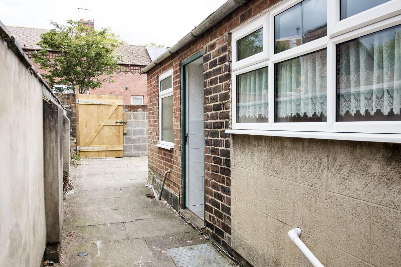Stay Comfortable-City Centre Location- Sleeps Up To 9 Stoke-on-Trent Exterior photo