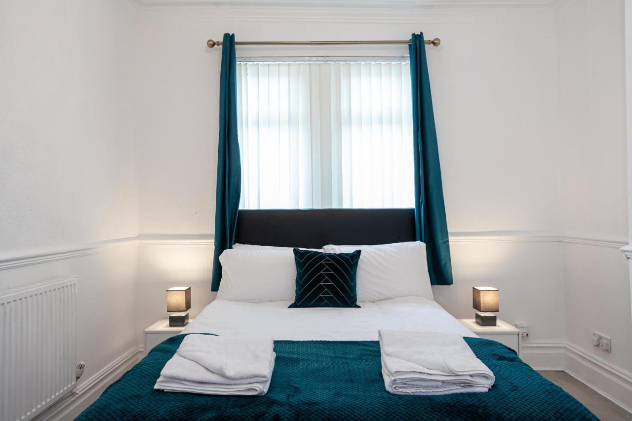Stay Comfortable-City Centre Location- Sleeps Up To 9 Stoke-on-Trent Exterior photo