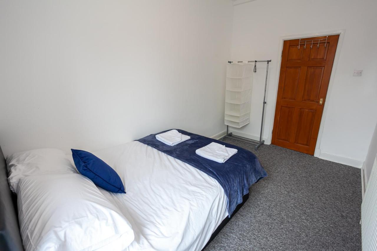 Stay Comfortable-City Centre Location- Sleeps Up To 9 Stoke-on-Trent Exterior photo